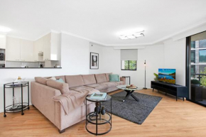 Pyrmont 2 Bed Apartment - Prime Location w parking, Sydney
